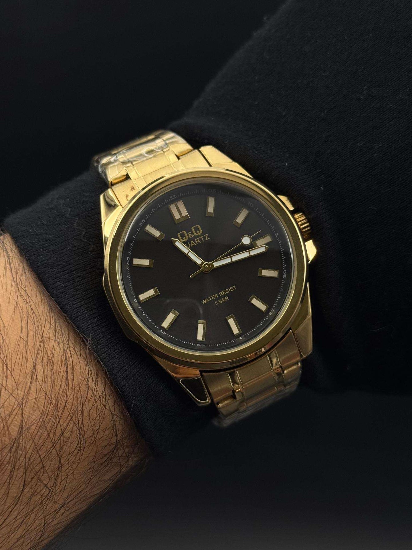 QYQ 526 Dorado Tablero Negro