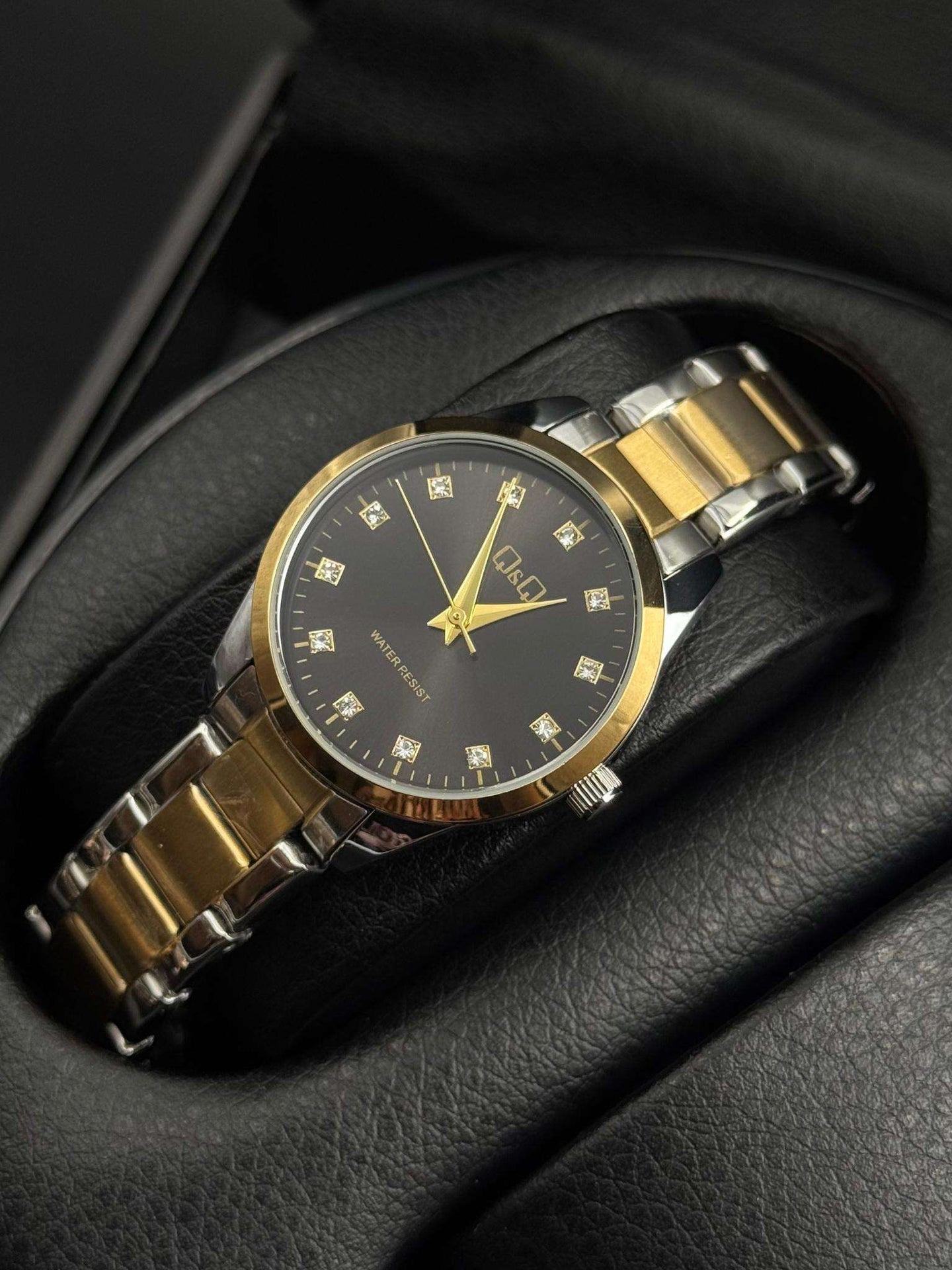 QYQ Mujer PQ Diamond Bicolor Dorado Tablero Negro