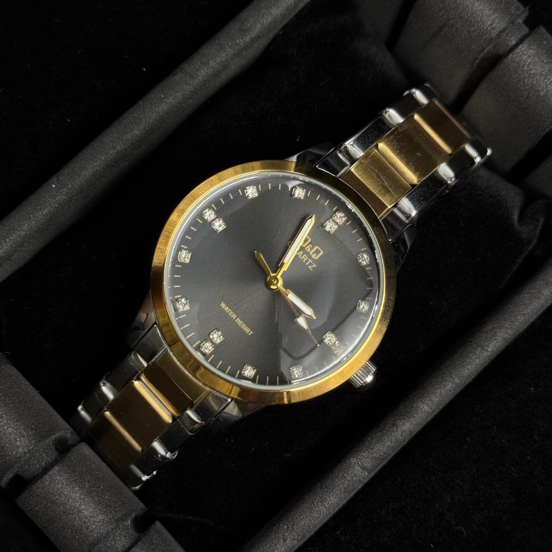 QYQ Mujer Diamond Bicolor Dorado Tablero Negro