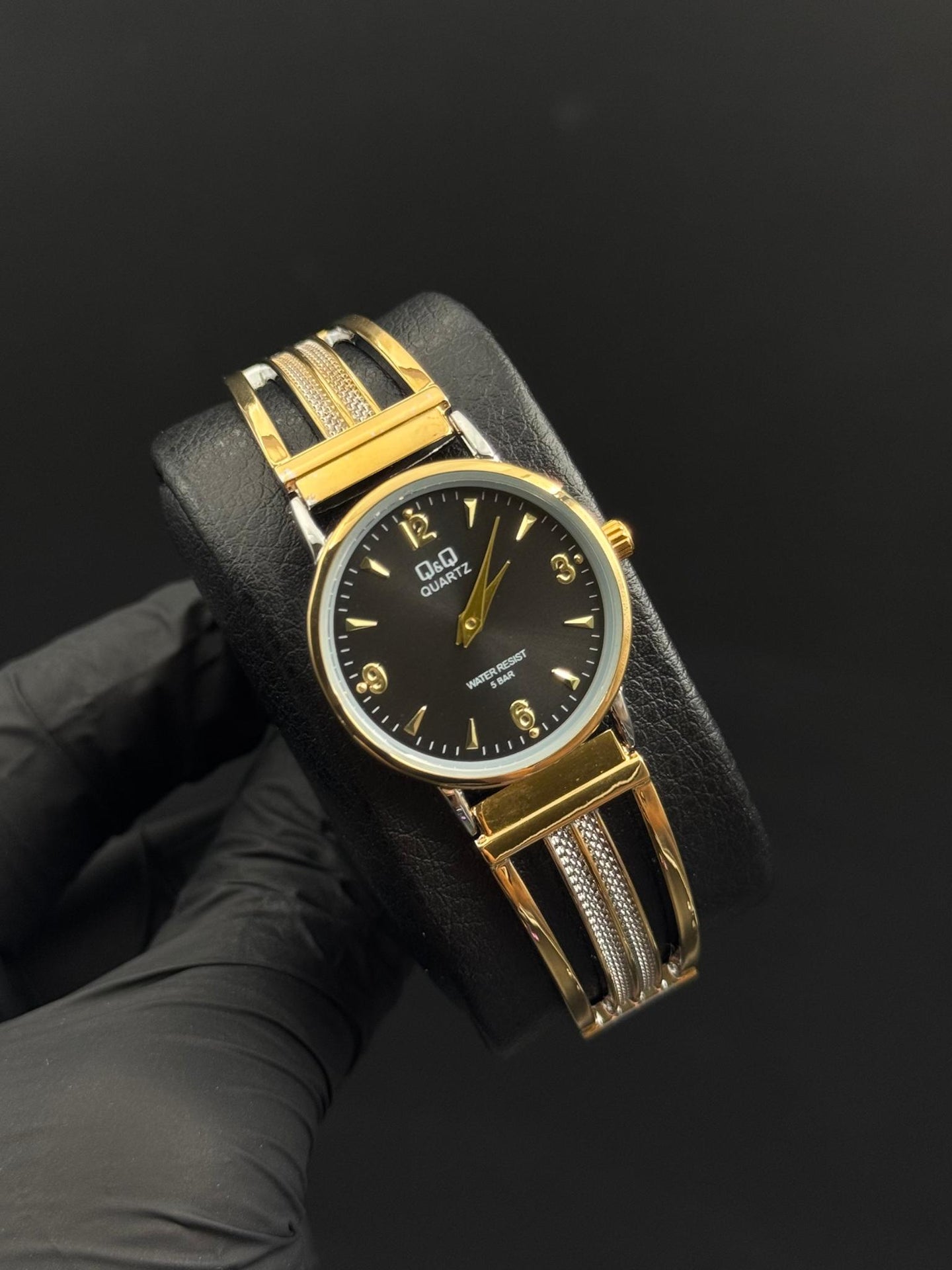 QYQ Metalico Mujer PQ Bicolor Tablero Negro Dorado