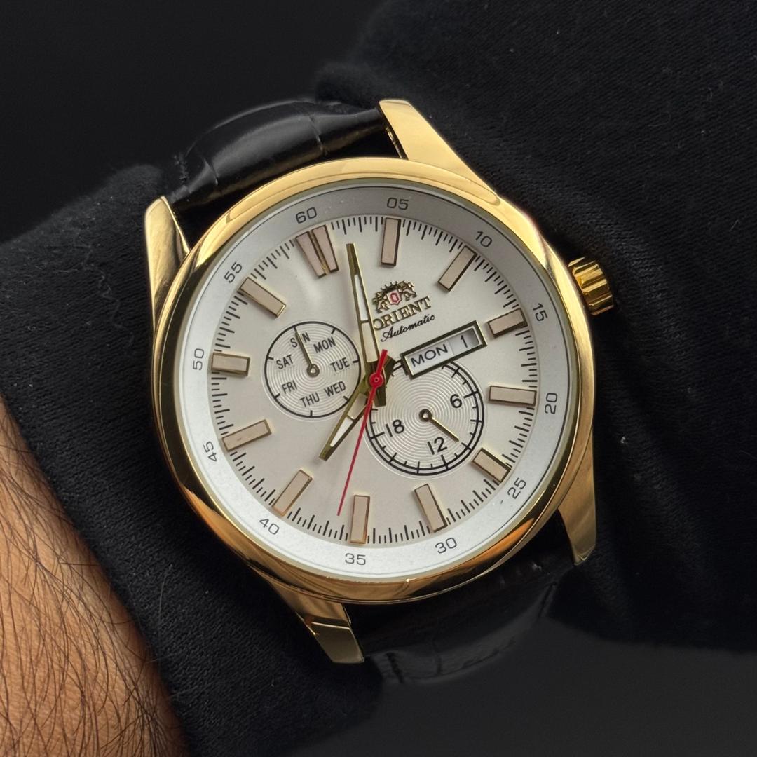 ORNT Cronógrafo Cuero Negro Dorado Tablero Blanco