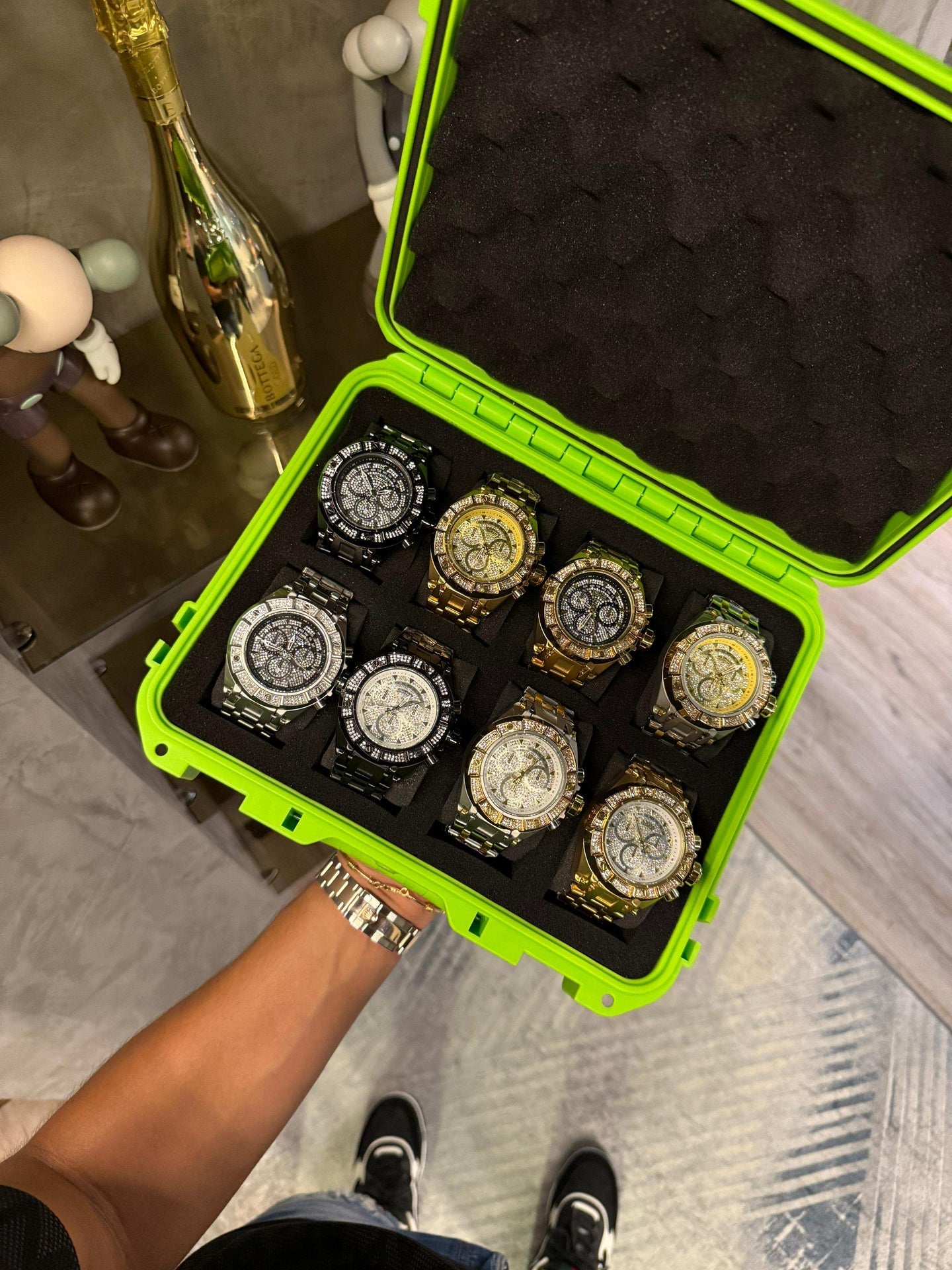 BUSINESS BOX INVICTUS