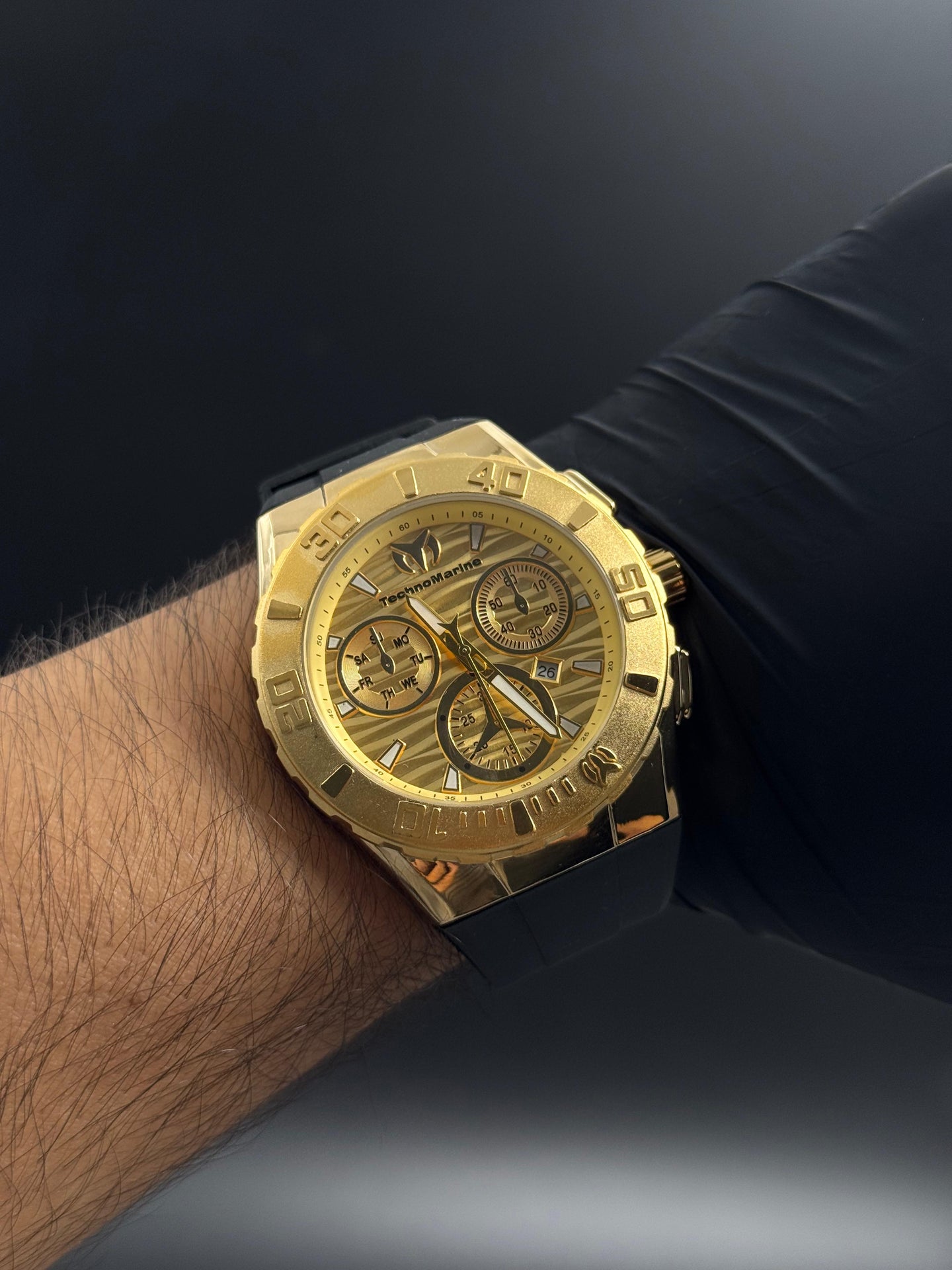 Tchmrn MZ Goma Negra Tablero Dorado Dorado