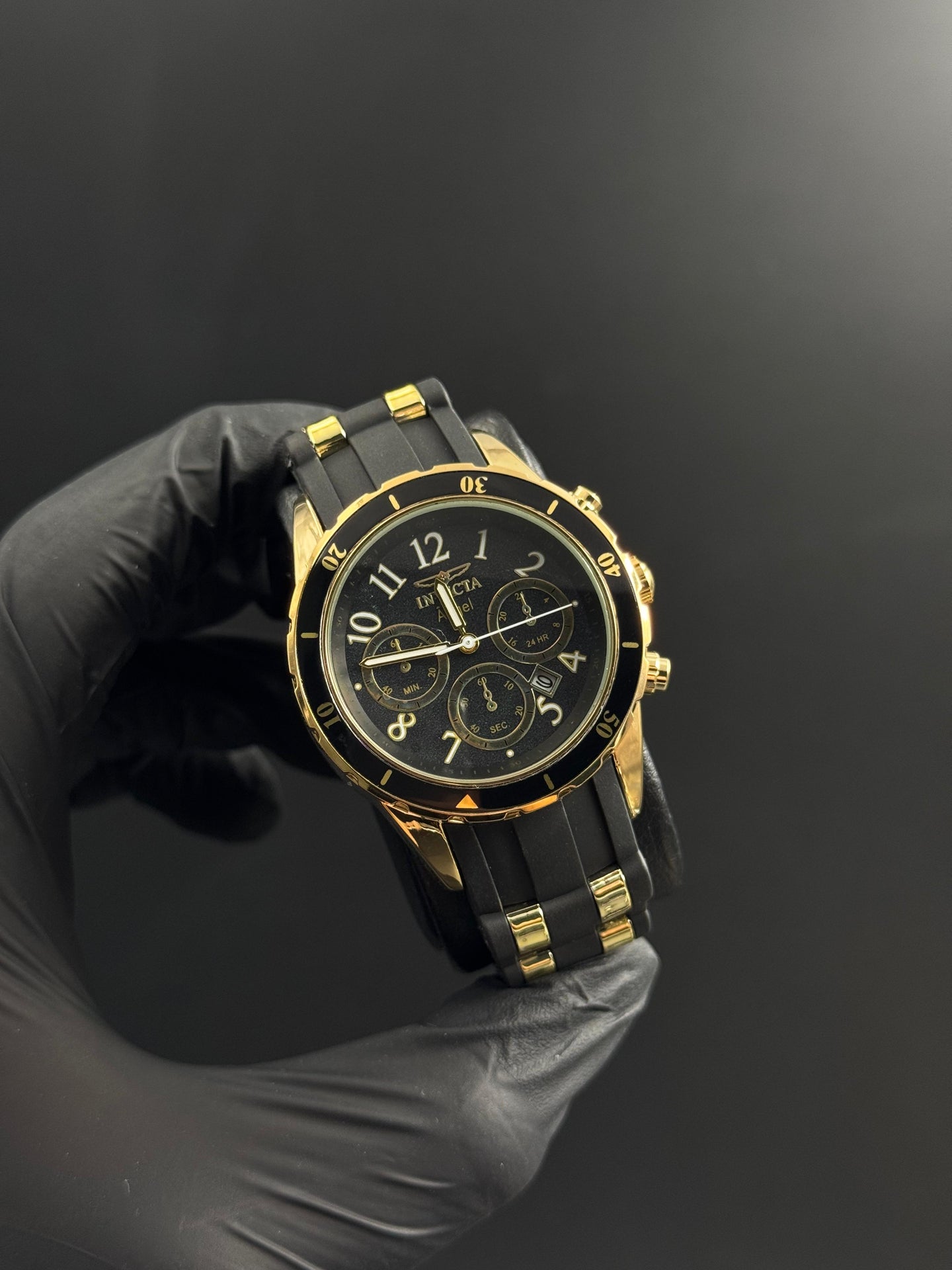 Invct Mujer 12H Goma Negra Tablero Negro Dorado Negro